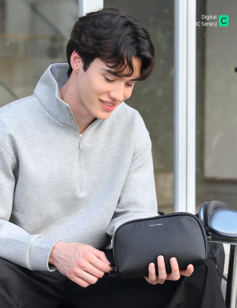 Digital Mark Ryden Toiletry Bag Node Black